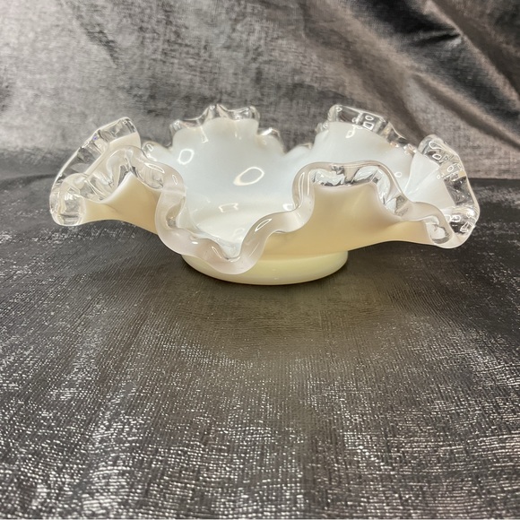 Vintage Set Fenton White Glass Silver Crest
Ruffled Serving Bowl Candy Dish - Picture 7 of 8